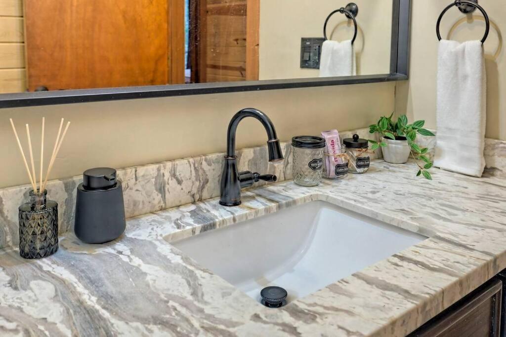 Near Downtown Helen - Hottub, Sauna, Game Room, Fire Pit Ngoại thất bức ảnh